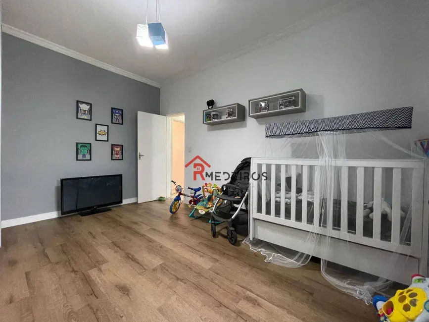 Casa com 3 quartos à venda, 200m2 em Canto do Forte, Praia Grande - SP - imagem 7 Foto 7 de Casa com 3 quartos à venda, 200m2 em Canto do Forte, Praia Grande - SP