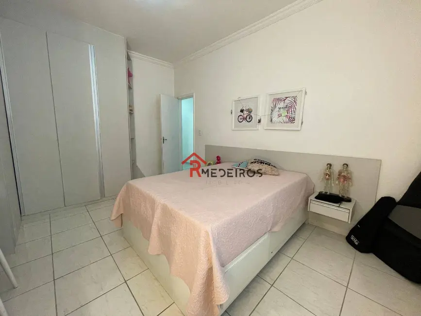 Casa com 3 quartos à venda, 200m2 em Canto do Forte, Praia Grande - SP - imagem 6 Foto 6 de Casa com 3 quartos à venda, 200m2 em Canto do Forte, Praia Grande - SP