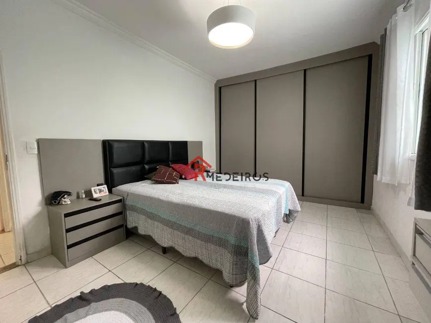 Casa com 3 quartos à venda, 200m2 em Canto do Forte, Praia Grande - SP - imagem 5 Foto 5 de Casa com 3 quartos à venda, 200m2 em Canto do Forte, Praia Grande - SP