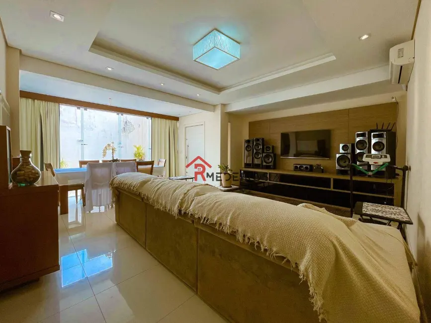 Casa com 3 quartos à venda, 380m2 em Canto do Forte, Praia Grande - SP - imagem 5 Foto 5 de Casa com 3 quartos à venda, 380m2 em Canto do Forte, Praia Grande - SP