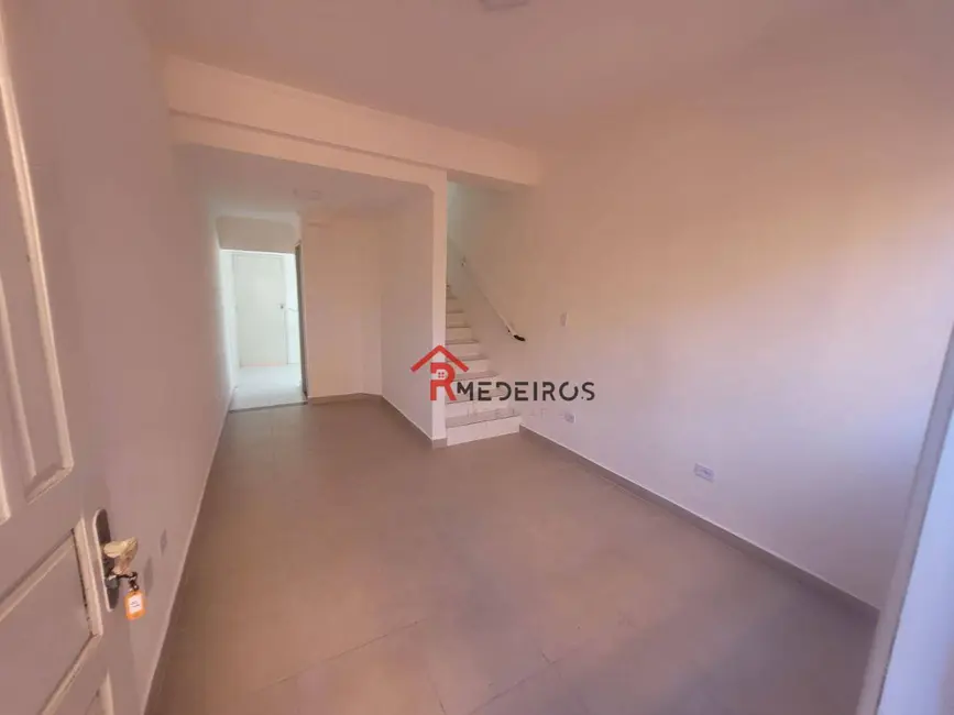 Foto 2 de Sobrado com 2 quartos à venda, 90m2 em Vila Sônia, Praia Grande - SP