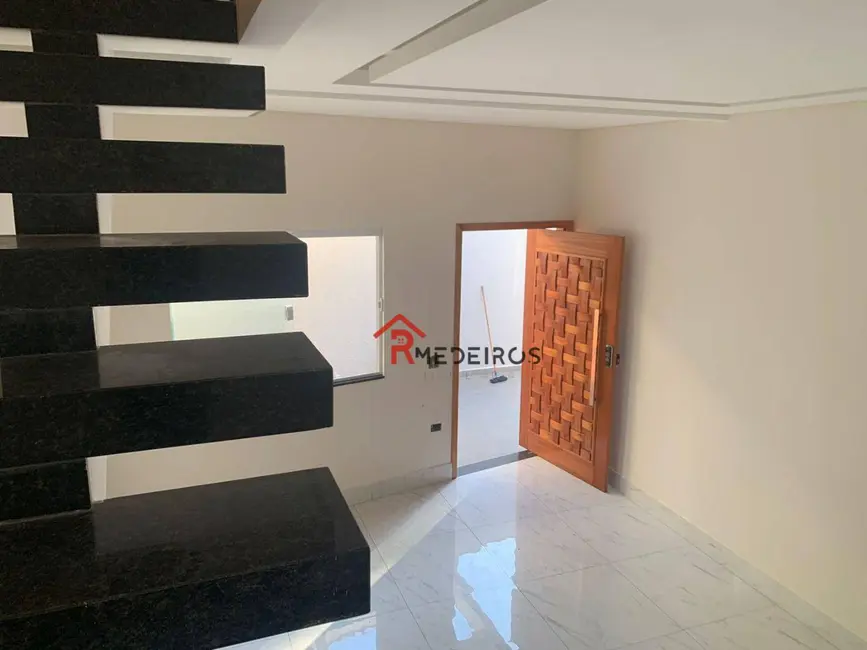 Sobrado com 3 quartos à venda, 110m2 em Aviação, Praia Grande - SP - imagem 8 Foto 8 de Sobrado com 3 quartos à venda, 110m2 em Aviação, Praia Grande - SP