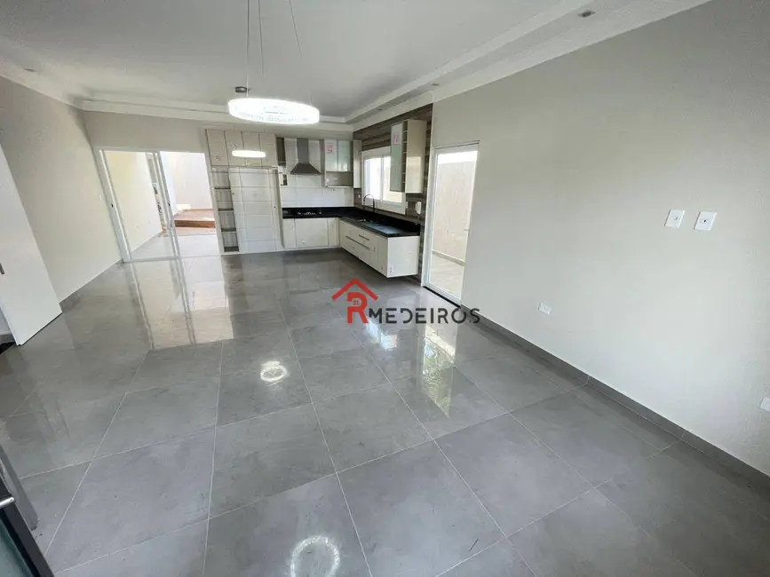 Casa com 3 quartos à venda, 200m2 em Praia Grande - SP - imagem 4 Foto 4 de Casa com 3 quartos à venda, 200m2 em Praia Grande - SP