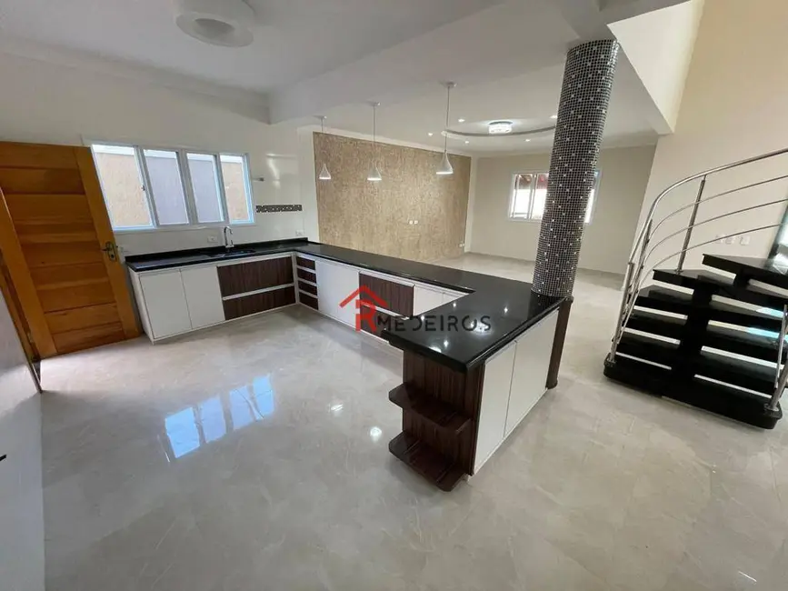 Foto 7 de Sobrado com 6 quartos à venda, 320m2 em Praia Grande - SP