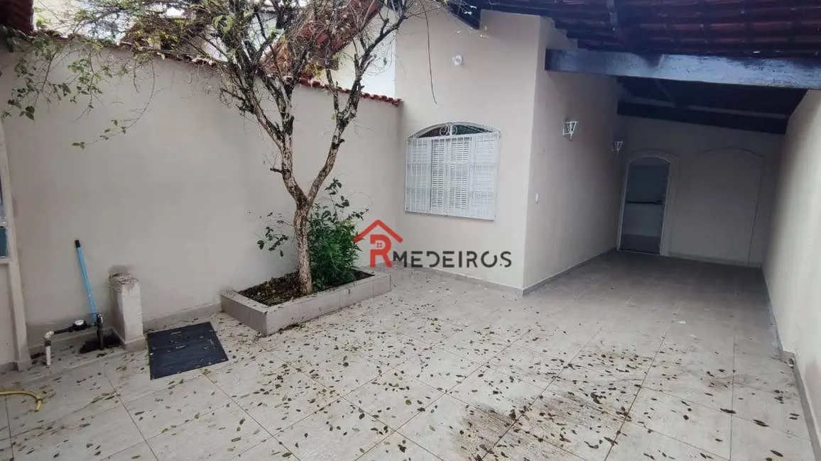 Foto 2 de Casa com 2 quartos à venda, 125m2 em Praia Grande - SP