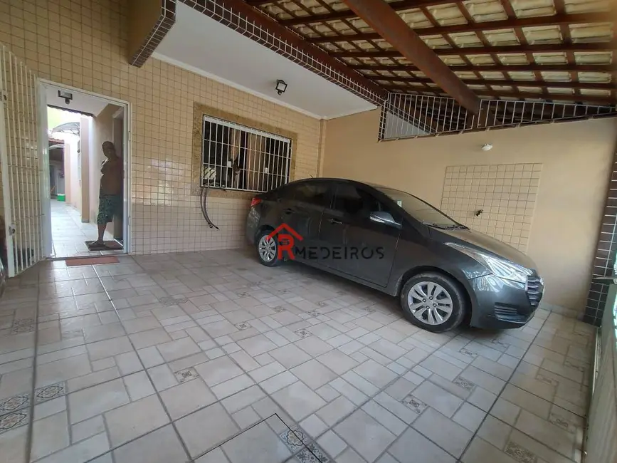 Foto 2 de Sobrado com 2 quartos à venda, 150m2 em Caiçara, Praia Grande - SP