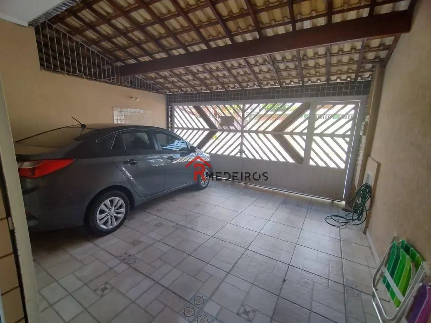 Foto 1 de Sobrado com 2 quartos à venda, 150m2 em Caiçara, Praia Grande - SP