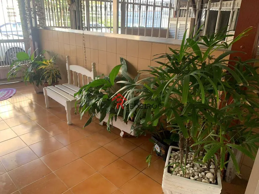 Casa com 3 quartos à venda, 150m2 em Aviação, Praia Grande - SP - imagem 4 Foto 4 de Casa com 3 quartos à venda, 150m2 em Aviação, Praia Grande - SP