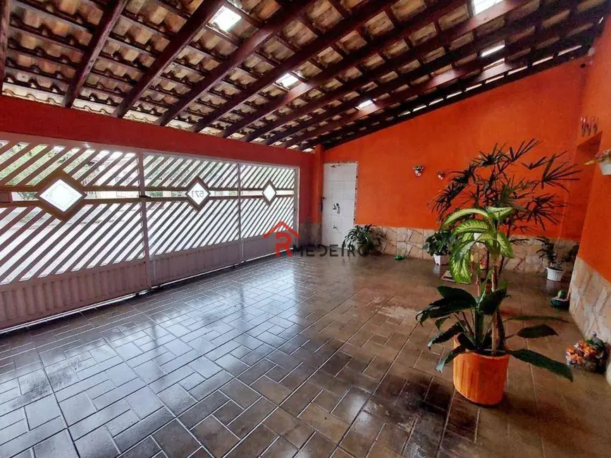 Foto 2 de Casa com 2 quartos à venda, 125m2 em Praia Grande - SP