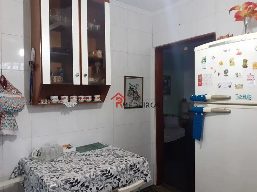 Casa com 3 quartos à venda, 160m2 em Praia Grande - SP - imagem 5 Foto 5 de Casa com 3 quartos à venda, 160m2 em Praia Grande - SP