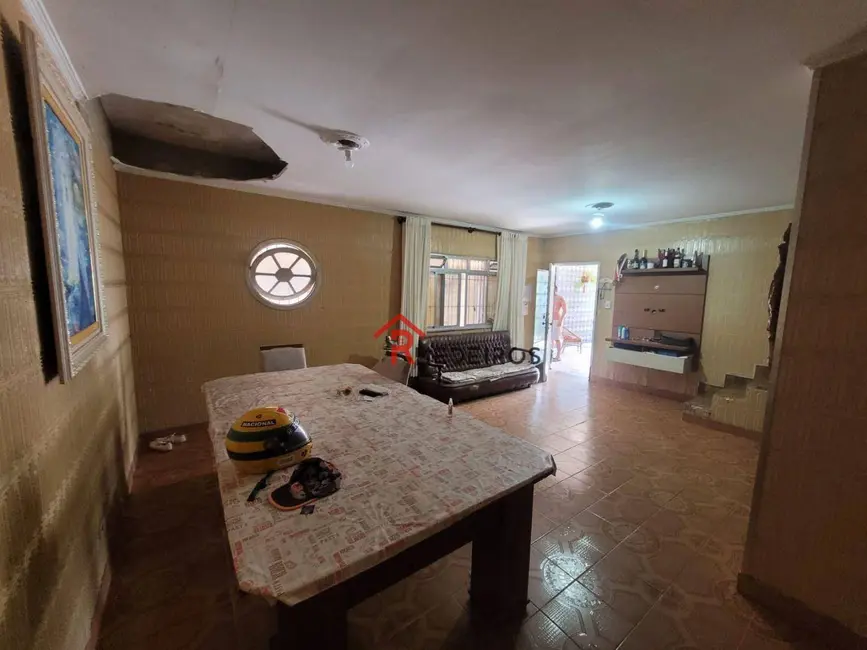Foto 3 de Casa com 4 quartos à venda, 140m2 em Praia Grande - SP