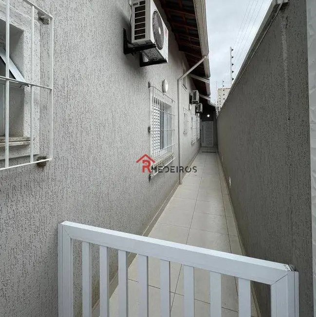 Foto 6 de Casa com 3 quartos à venda, 200m2 em Maracanã, Praia Grande - SP