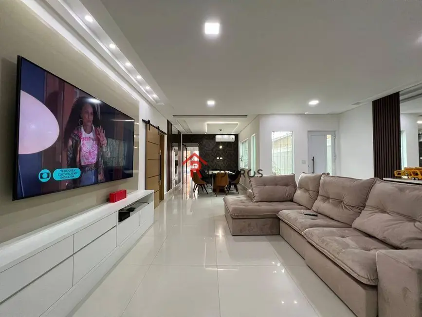 Foto 8 de Casa com 3 quartos à venda, 200m2 em Maracanã, Praia Grande - SP