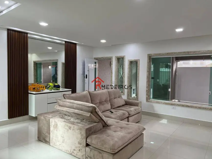 Foto 9 de Casa com 3 quartos à venda, 200m2 em Maracanã, Praia Grande - SP