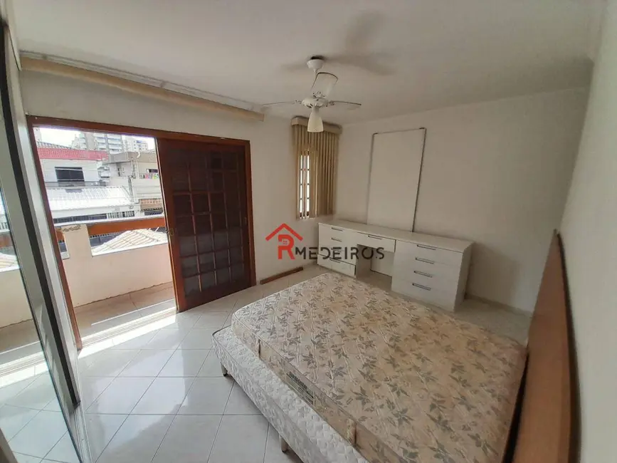 Sobrado com 4 quartos à venda, 190m2 em Guilhermina, Praia Grande - SP - imagem 8 Foto 8 de Sobrado com 4 quartos à venda, 190m2 em Guilhermina, Praia Grande - SP