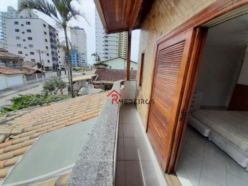 Sobrado com 4 quartos à venda, 190m2 em Guilhermina, Praia Grande - SP - imagem 1 Foto 1 de Sobrado com 4 quartos à venda, 190m2 em Guilhermina, Praia Grande - SP