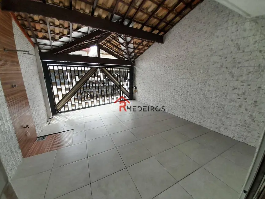 Sobrado com 4 quartos à venda, 190m2 em Guilhermina, Praia Grande - SP - imagem 3 Foto 3 de Sobrado com 4 quartos à venda, 190m2 em Guilhermina, Praia Grande - SP