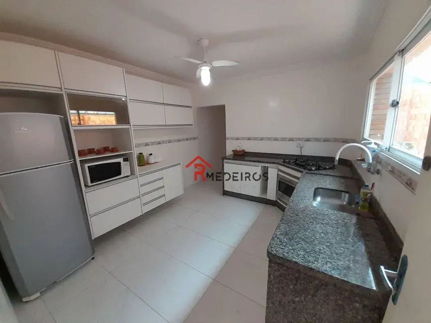 Sobrado com 4 quartos à venda, 190m2 em Guilhermina, Praia Grande - SP - imagem 6 Foto 6 de Sobrado com 4 quartos à venda, 190m2 em Guilhermina, Praia Grande - SP