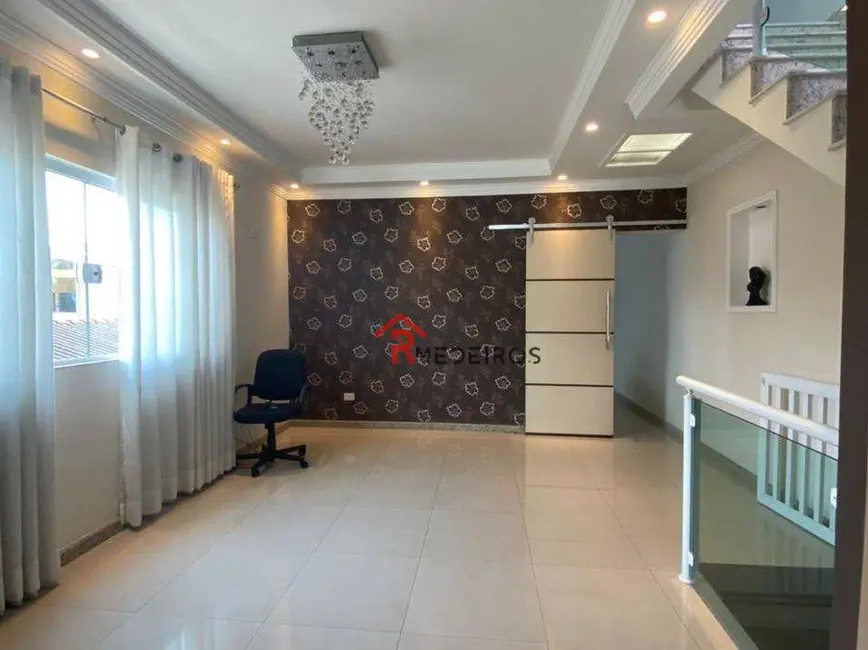 Sobrado com 3 quartos à venda, 227m2 em Praia Grande - SP - imagem 4 Foto 4 de Sobrado com 3 quartos à venda, 227m2 em Praia Grande - SP