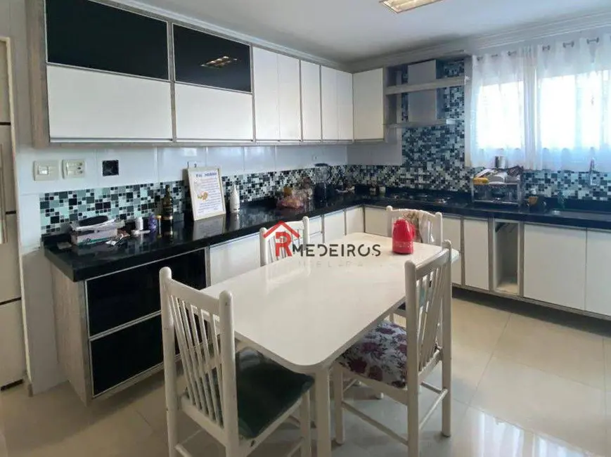 Sobrado com 3 quartos à venda, 227m2 em Praia Grande - SP - imagem 6 Foto 6 de Sobrado com 3 quartos à venda, 227m2 em Praia Grande - SP