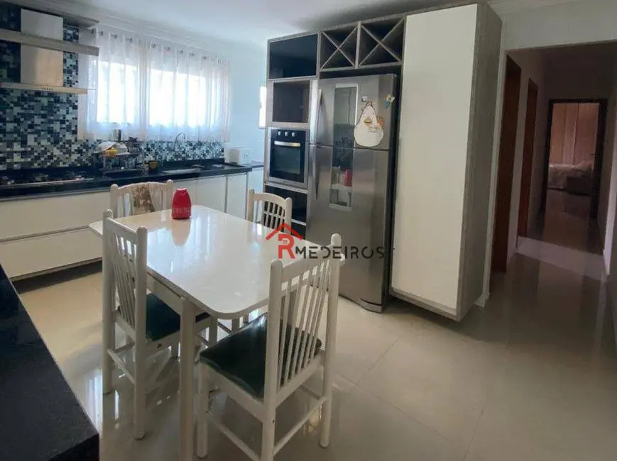 Sobrado com 3 quartos à venda, 227m2 em Praia Grande - SP - imagem 5 Foto 5 de Sobrado com 3 quartos à venda, 227m2 em Praia Grande - SP