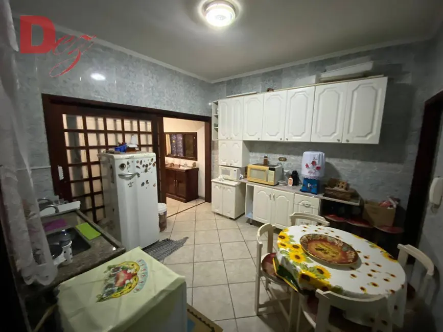 Casa com 3 quartos à venda, 250m2 em Ocian, Praia Grande - SP - imagem 7 Foto 7 de Casa com 3 quartos à venda, 250m2 em Ocian, Praia Grande - SP