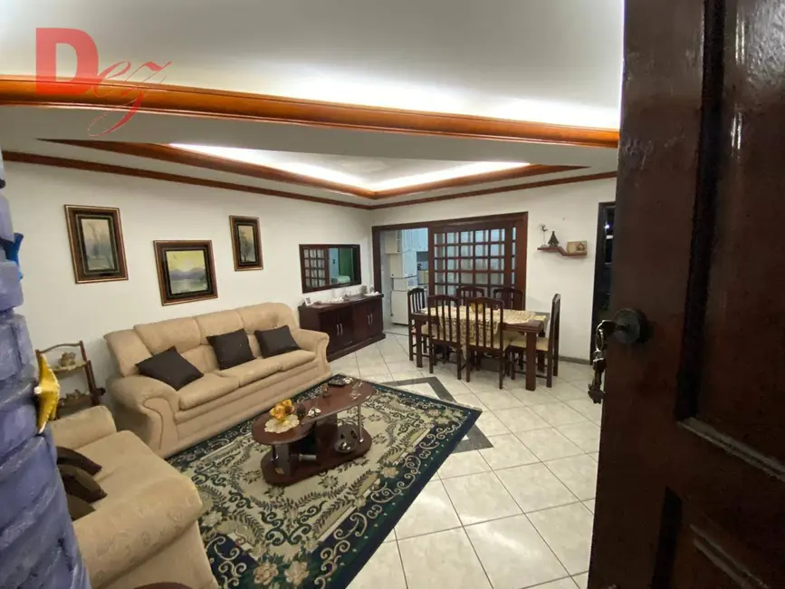 Casa com 3 quartos à venda, 250m2 em Ocian, Praia Grande - SP - imagem 2 Foto 2 de Casa com 3 quartos à venda, 250m2 em Ocian, Praia Grande - SP