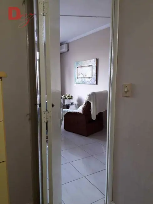 Foto 3 de Kitnet com 1 quarto à venda, 50m2 em Caiçara, Praia Grande - SP