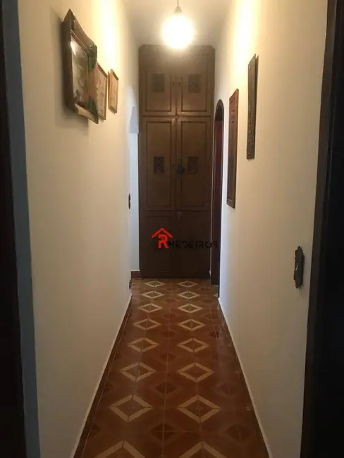 Foto 2 de Casa com 6 quartos à venda, 510m2 em Maracanã, Praia Grande - SP