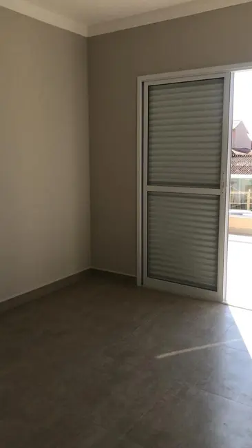 Sobrado com 4 quartos à venda, 180m2 em Solemar, Praia Grande - SP - imagem 3 Foto 3 de Sobrado com 4 quartos à venda, 180m2 em Solemar, Praia Grande - SP