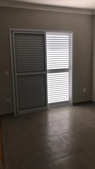 Sobrado com 4 quartos à venda, 180m2 em Solemar, Praia Grande - SP - imagem 4 Foto 4 de Sobrado com 4 quartos à venda, 180m2 em Solemar, Praia Grande - SP