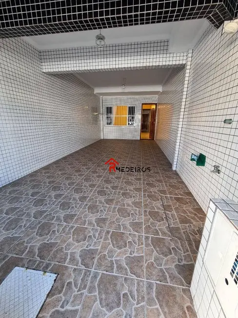 Sobrado com 3 quartos à venda, 136m2 em Canto do Forte, Praia Grande - SP - imagem 3 Foto 3 de Sobrado com 3 quartos à venda, 136m2 em Canto do Forte, Praia Grande - SP