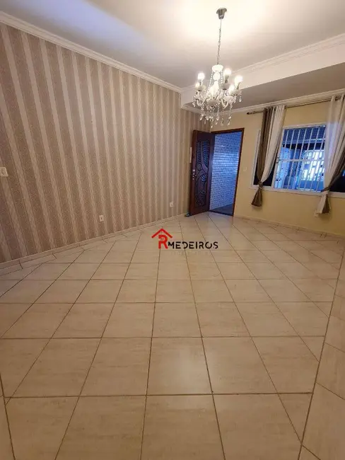 Sobrado com 3 quartos à venda, 136m2 em Canto do Forte, Praia Grande - SP - imagem 5 Foto 5 de Sobrado com 3 quartos à venda, 136m2 em Canto do Forte, Praia Grande - SP