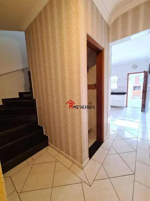 Sobrado com 3 quartos à venda, 136m2 em Canto do Forte, Praia Grande - SP - imagem 6 Foto 6 de Sobrado com 3 quartos à venda, 136m2 em Canto do Forte, Praia Grande - SP