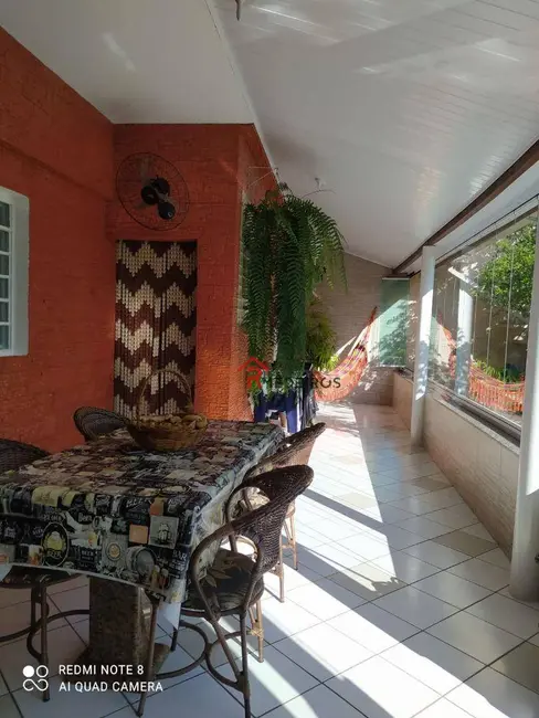 Sobrado com 4 quartos à venda, 388m2 em Mirim, Praia Grande - SP - imagem 3 Foto 3 de Sobrado com 4 quartos à venda, 388m2 em Mirim, Praia Grande - SP