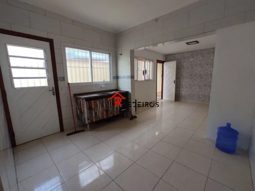 Casa com 2 quartos à venda, 250m2 em Maracanã, Praia Grande - SP - imagem 5 Foto 5 de Casa com 2 quartos à venda, 250m2 em Maracanã, Praia Grande - SP