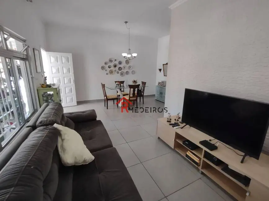 Casa com 2 quartos à venda, 170m2 em Canto do Forte, Praia Grande - SP - imagem 2 Foto 2 de Casa com 2 quartos à venda, 170m2 em Canto do Forte, Praia Grande - SP