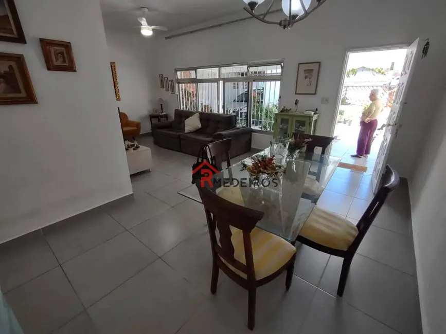 Casa com 2 quartos à venda, 170m2 em Canto do Forte, Praia Grande - SP - imagem 6 Foto 6 de Casa com 2 quartos à venda, 170m2 em Canto do Forte, Praia Grande - SP