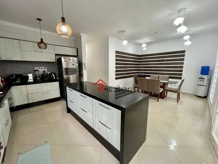 Casa com 3 quartos à venda, 208m2 em Praia Grande - SP - imagem 8 Foto 8 de Casa com 3 quartos à venda, 208m2 em Praia Grande - SP