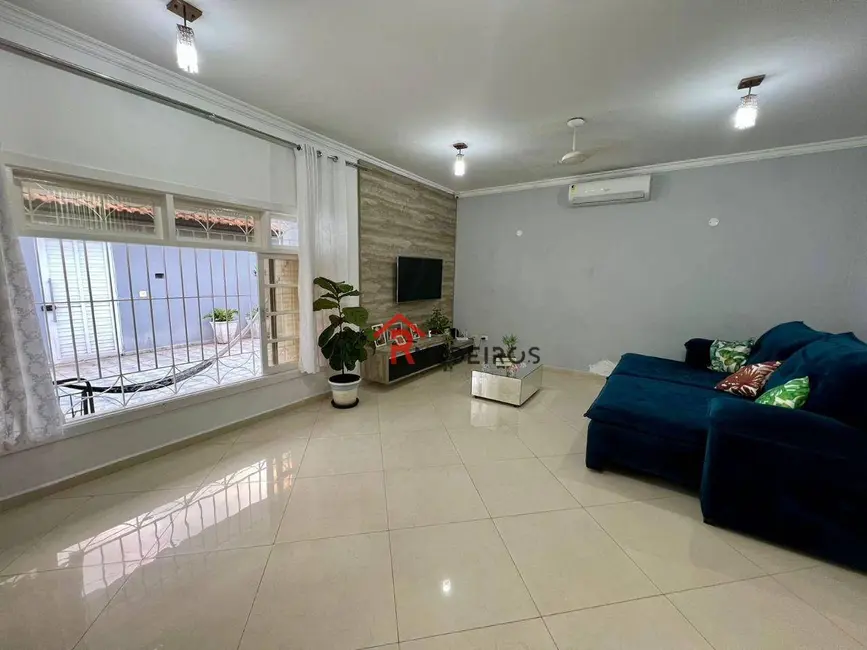 Casa com 3 quartos à venda, 208m2 em Praia Grande - SP - imagem 4 Foto 4 de Casa com 3 quartos à venda, 208m2 em Praia Grande - SP