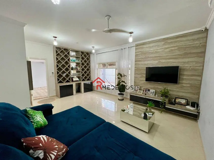 Casa com 3 quartos à venda, 208m2 em Praia Grande - SP - imagem 5 Foto 5 de Casa com 3 quartos à venda, 208m2 em Praia Grande - SP