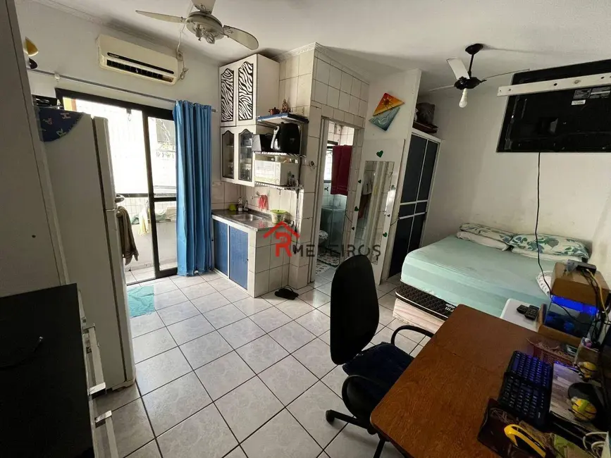 Foto 2 de Kitnet com 1 quarto à venda, 50m2 em Canto do Forte, Praia Grande - SP