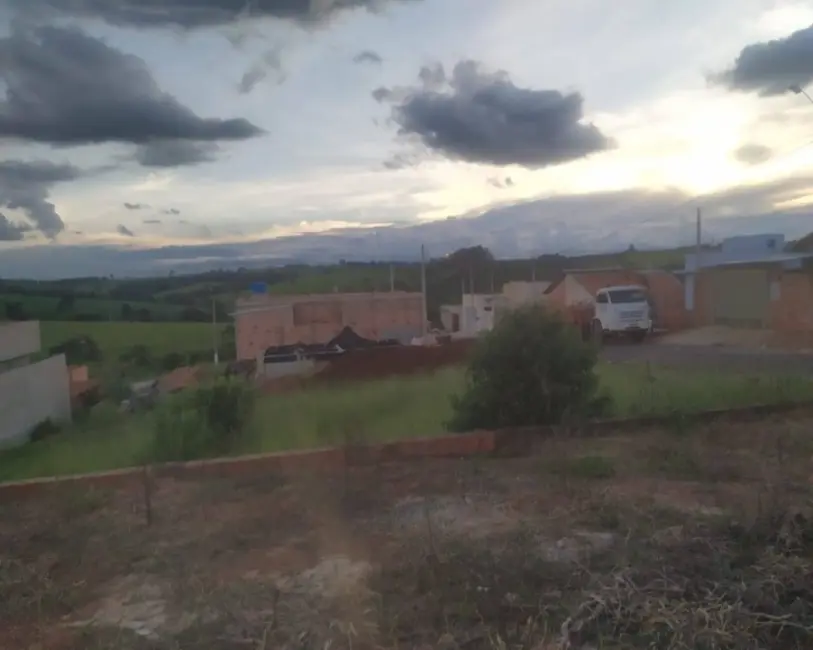 Foto 4 de Terreno / Lote à venda em Pardinho - SP