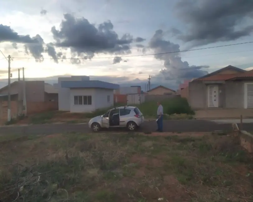 Foto 3 de Terreno / Lote à venda em Pardinho - SP