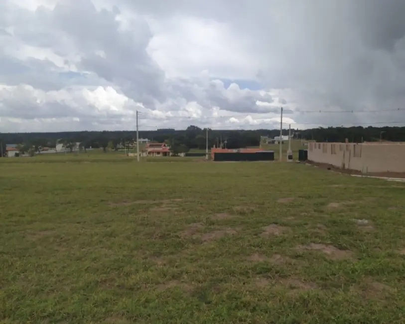Foto 1 de Terreno / Lote à venda, 450m2 em Pardinho - SP
