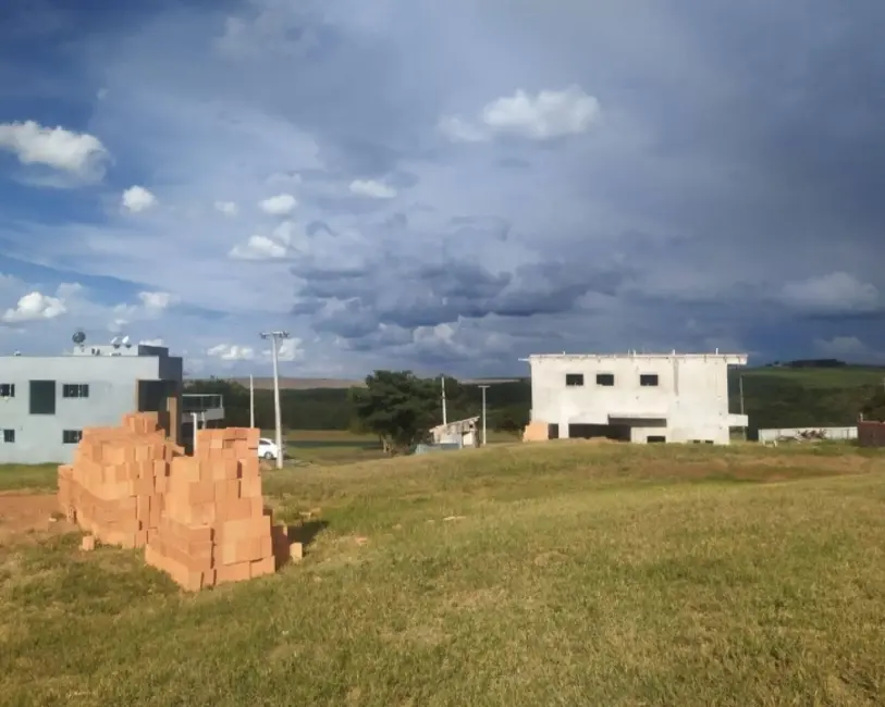 Foto 2 de Terreno / Lote à venda, 450m2 em Paranapanema - SP