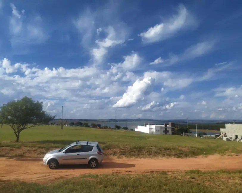 Foto 1 de Terreno / Lote à venda, 450m2 em Paranapanema - SP