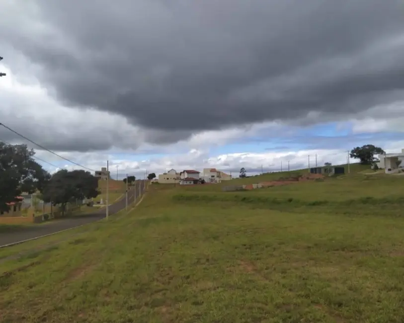 Foto 1 de Terreno / Lote à venda, 900m2 em Pardinho, SP