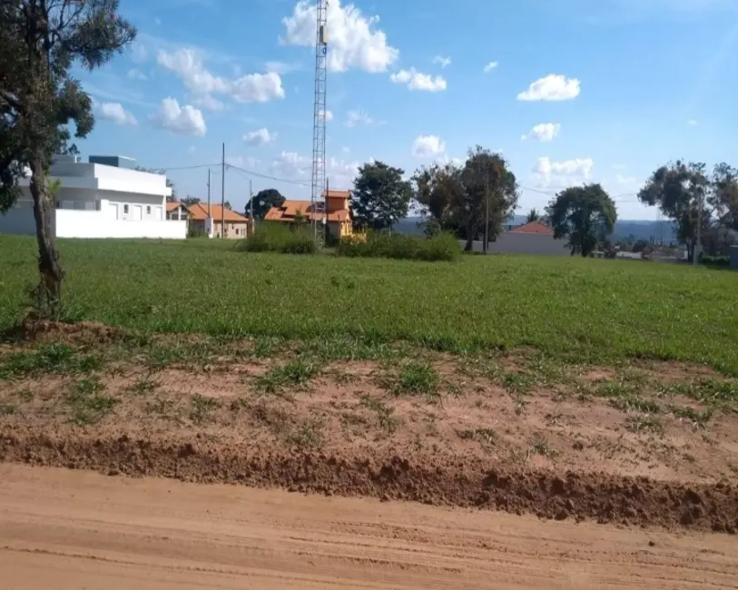 Foto 1 de Terreno / Lote à venda em Pardinho - SP