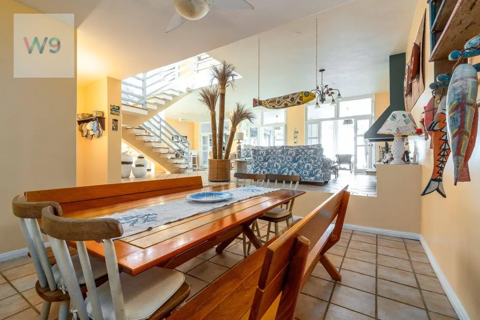 Foto 9 de Casa com 5 quartos à venda, 352m2 em Ubatuba - SP